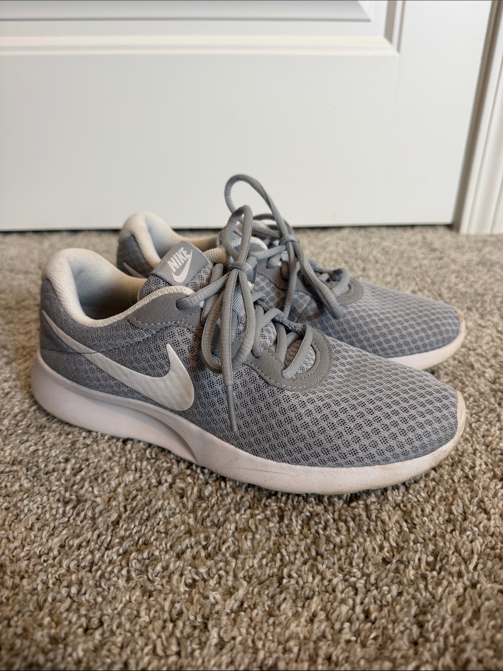 Nike Women’s Light Gray Mesh Sneakers
